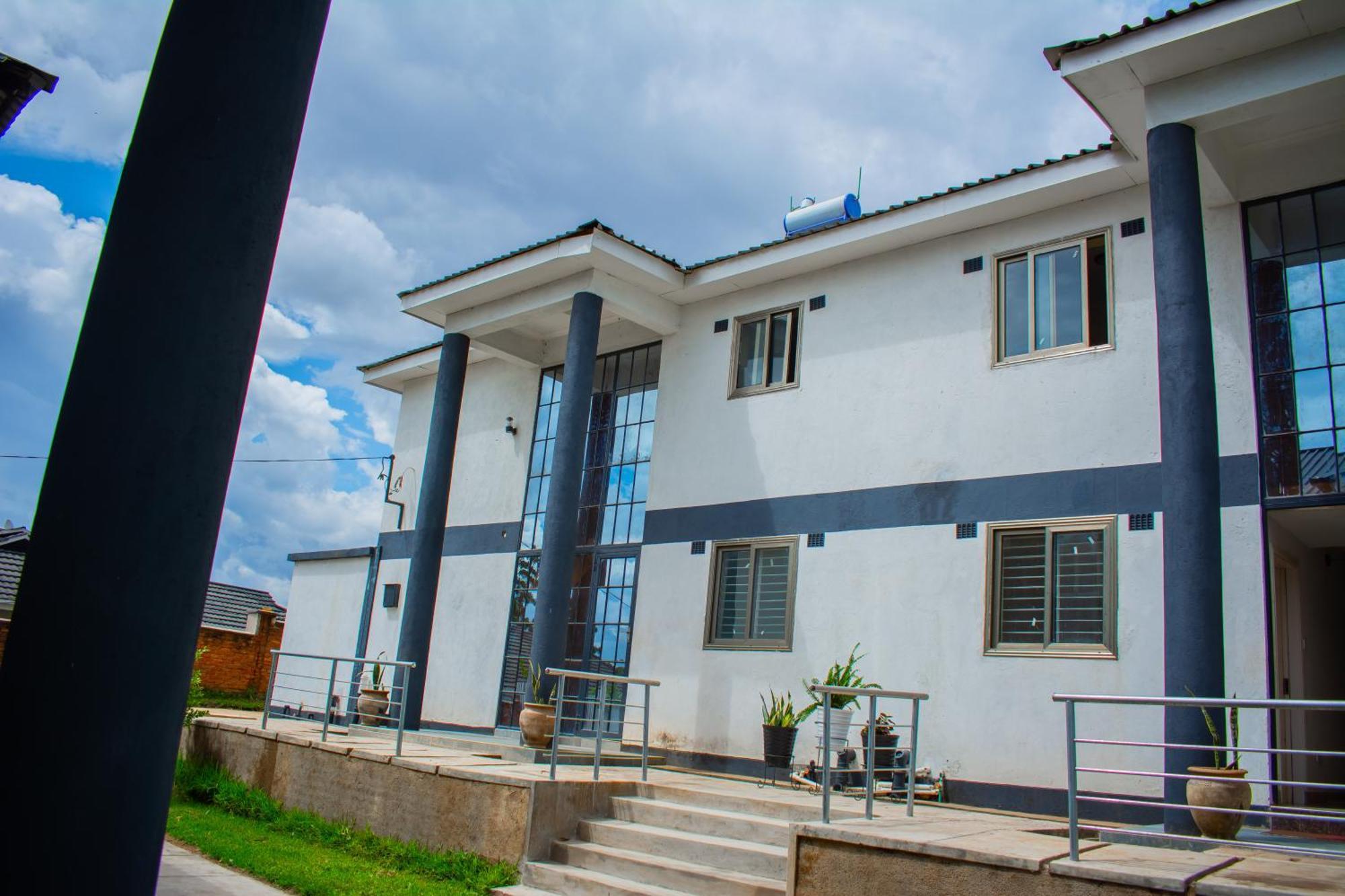 Divine Heights Bed And Breakfast Lilongwe Area 43 エクステリア 写真