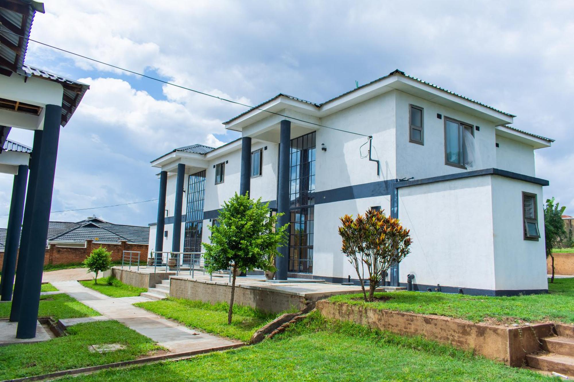 Divine Heights Bed And Breakfast Lilongwe Area 43 エクステリア 写真